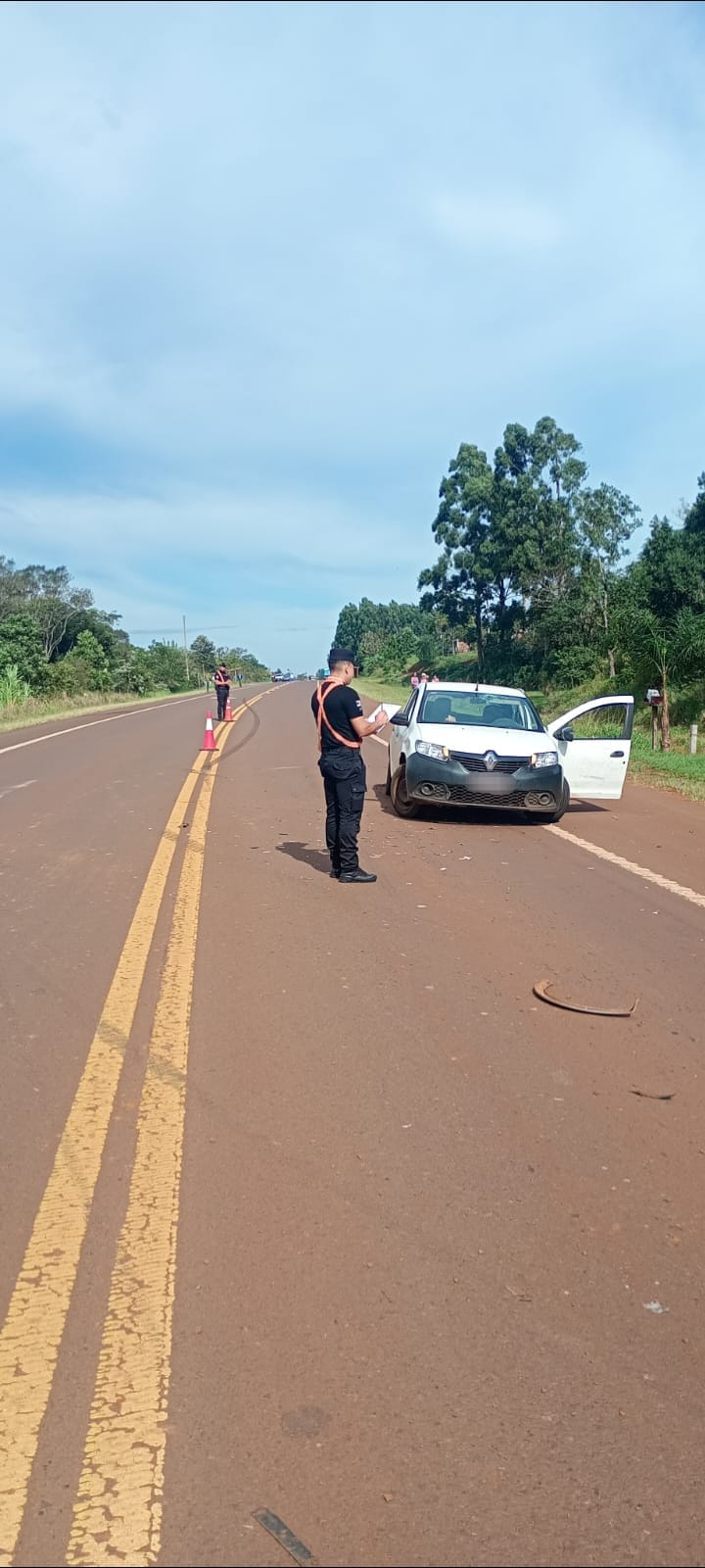 Cuatro personas lesionadas en un choque entre dos automóviles en San Vicente 2